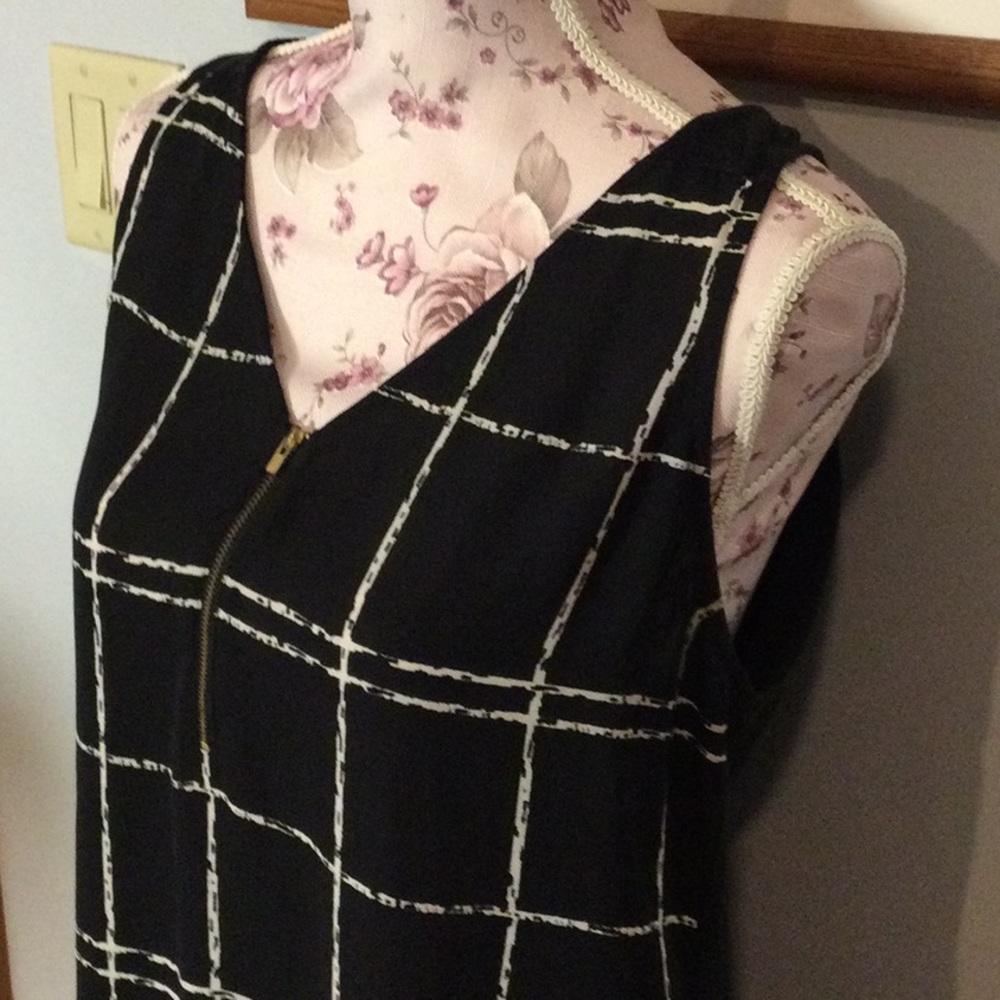 Express Black & White Blouse - Picture 3 of 6